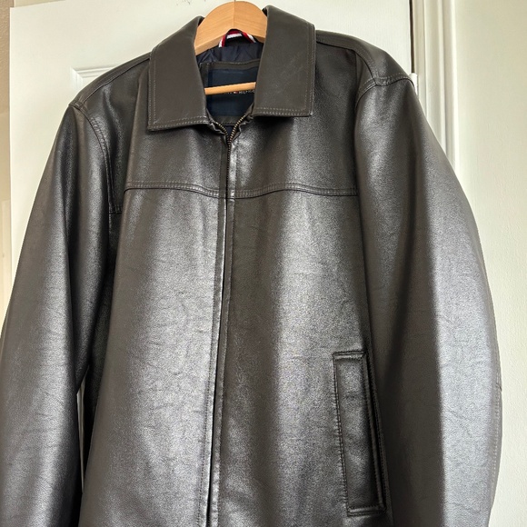 BRAND NEW MEN'S BLACK FAUX LEATHER TOMMY HILFIGER JACKET SIZE XL - Picture 1 of 9